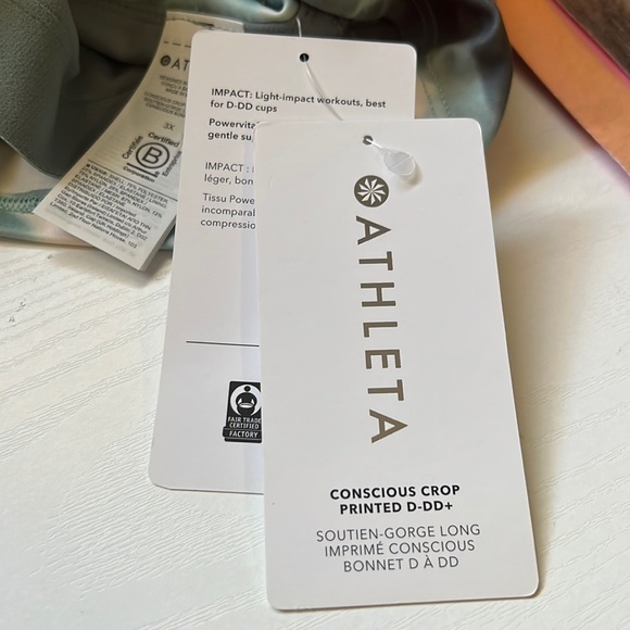 NWT’s Athleta Conscious Crop - Picture 6 of 6